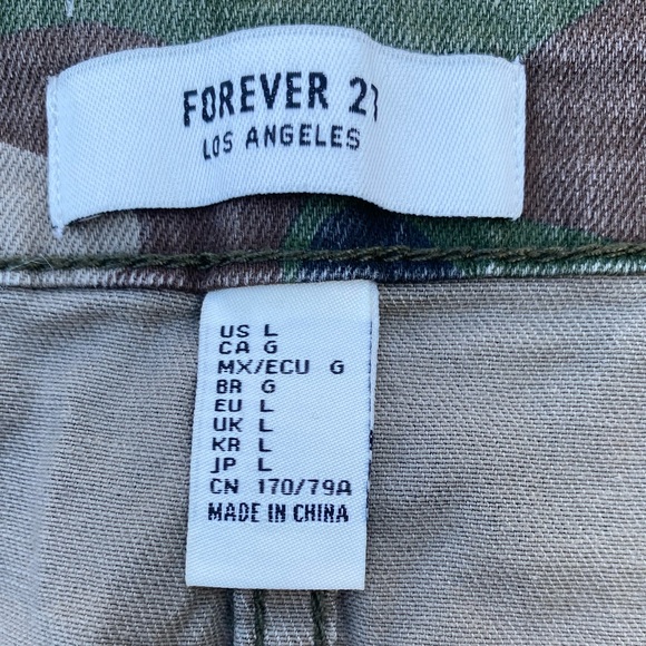 Forever 21 camo premium denim Jean mini skirt sz Large frayed hem and pockets - Picture 5 of 7